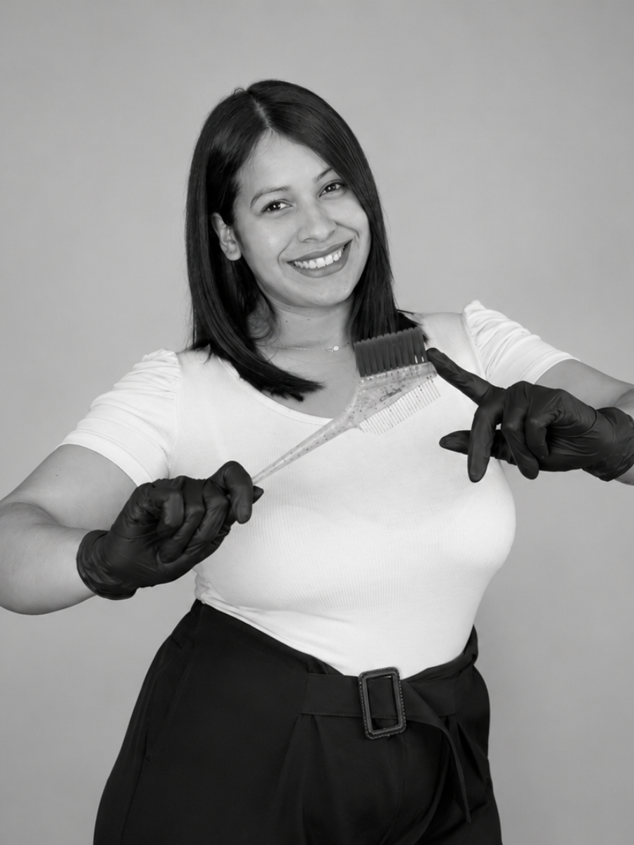 Aplicación de balayage a mano alzada con pincel
